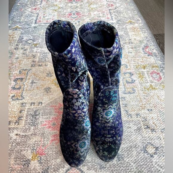 Vero Cuoio Velvet Floral Geometric Booties Size 38 7.5 - Picture 8 of 10